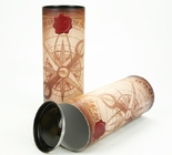 Contenitore di regalo con attenzione elaborato del cilindro del vino con su ordinazione a forma di
