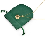 Il regalo verde del cordone del tessuto insacca le piccole borse rotonde dei gioielli del velluto